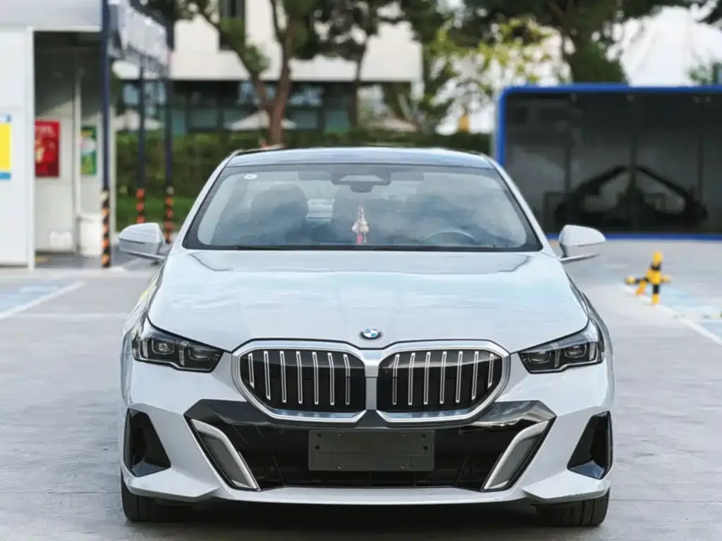 BMW 5 Series — фото 4