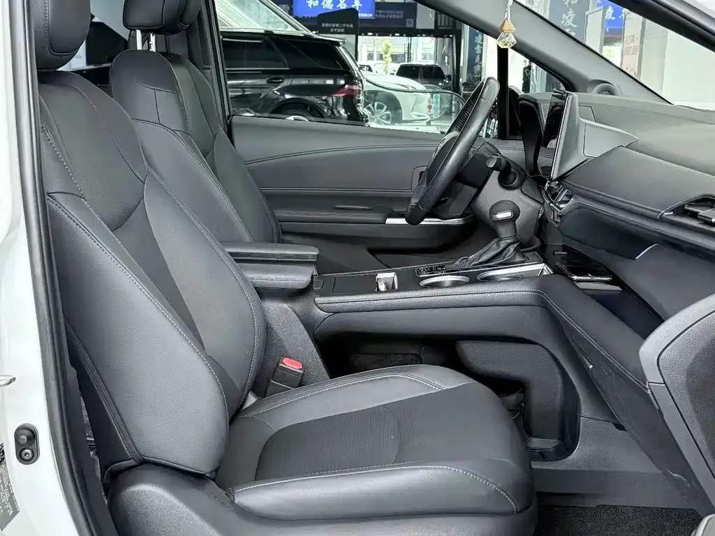 Toyota Sienna — фото 9