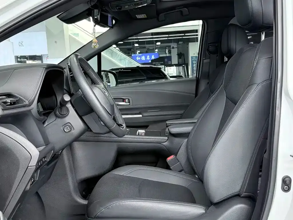 Toyota Sienna — фото 10