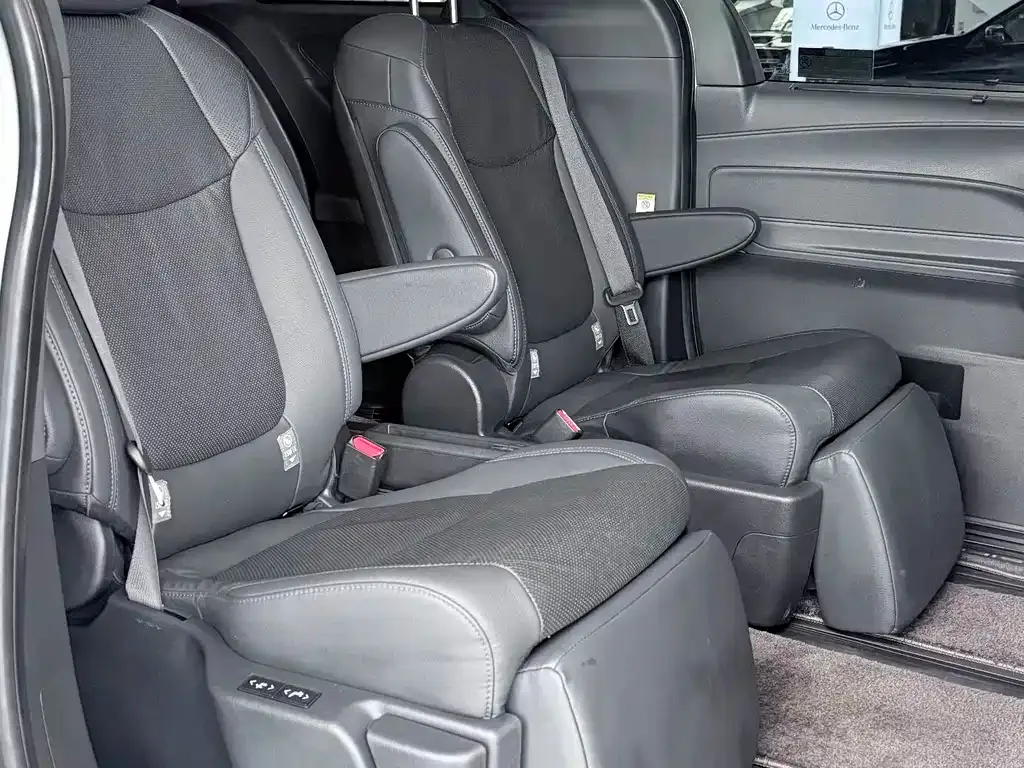 Toyota Sienna — фото 8