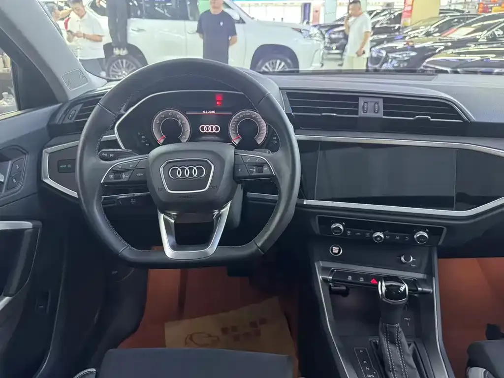 Audi Q3 — фото 3