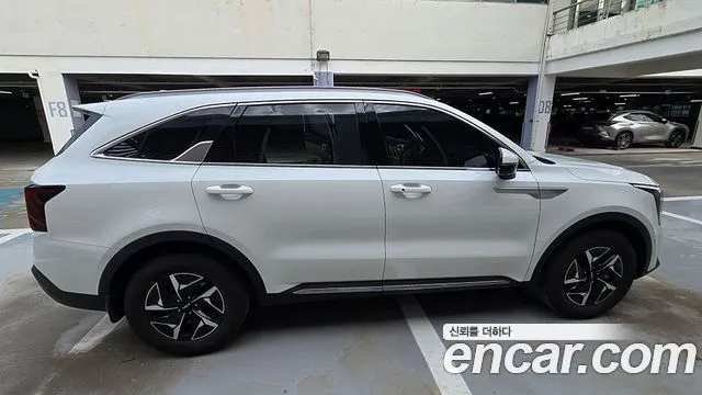 Kia Sorento — фото 10