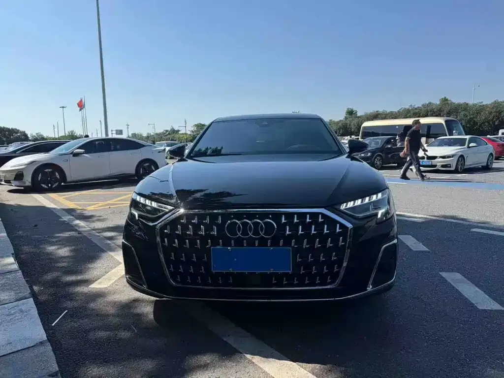 Audi A8 — фото 5