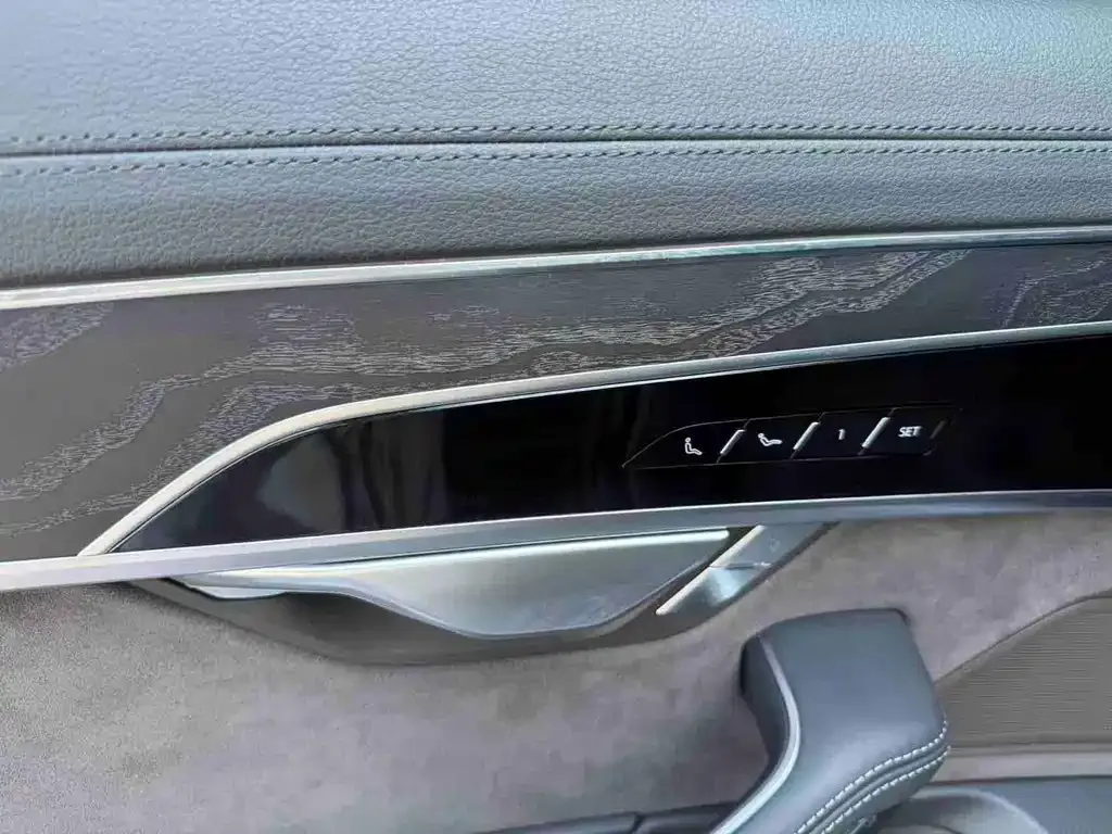 Audi A8 — фото 9
