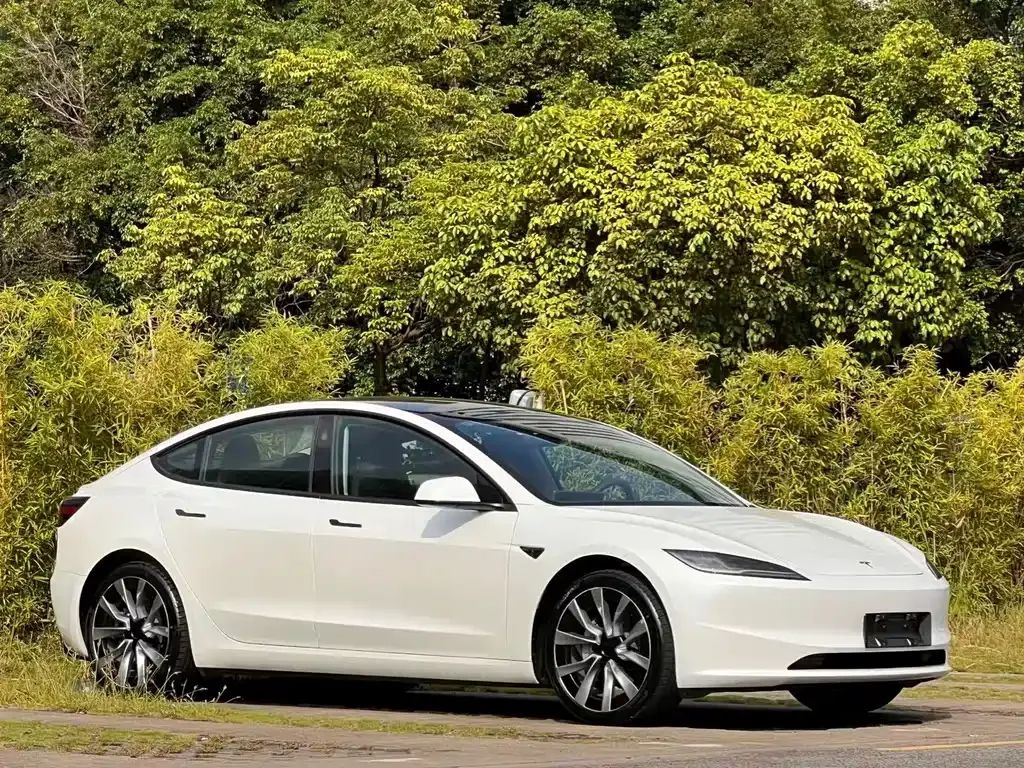 Tesla Model 3 — фото 8