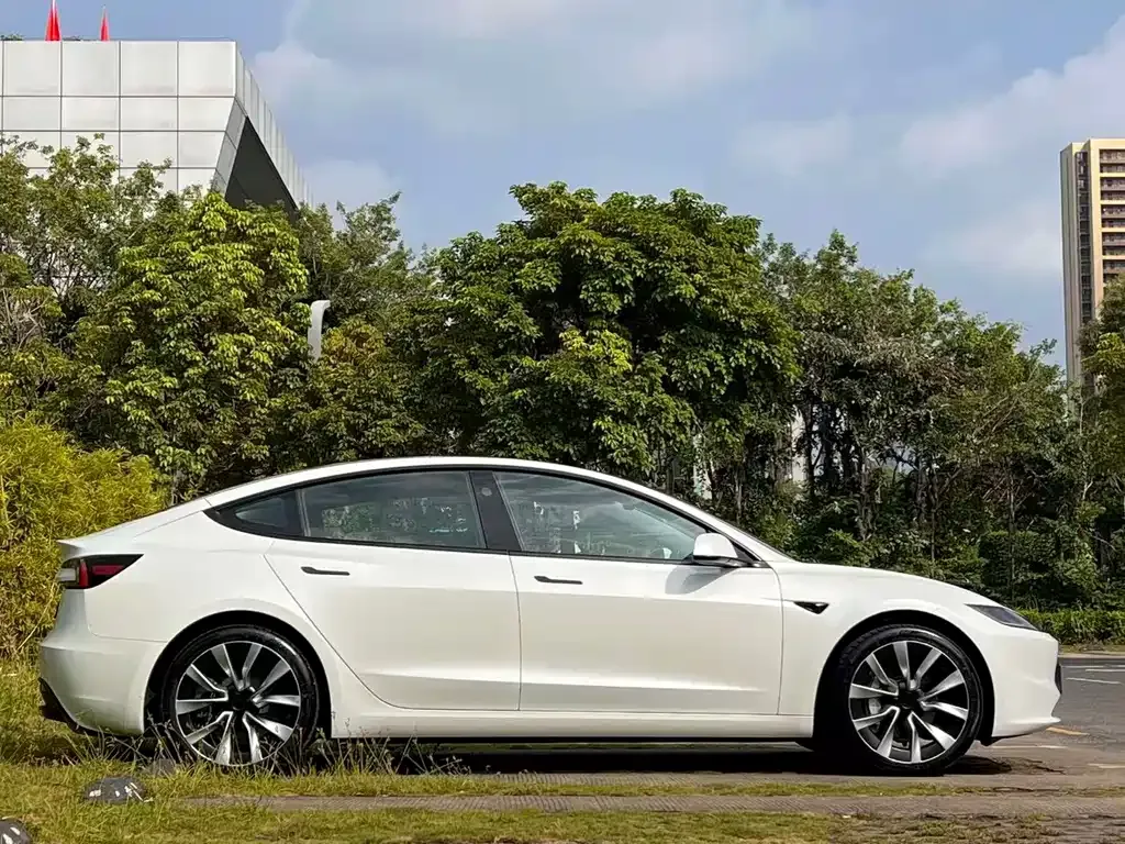 Tesla Model 3 — фото 10
