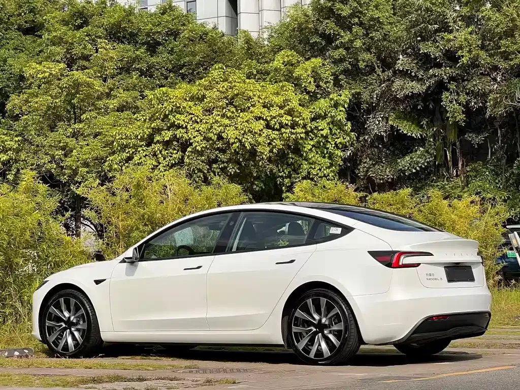 Tesla Model 3 — фото 7