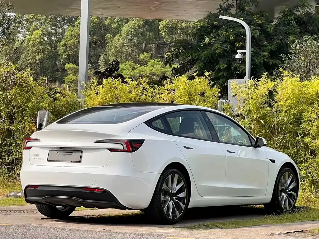 Tesla Model 3 — фото 5