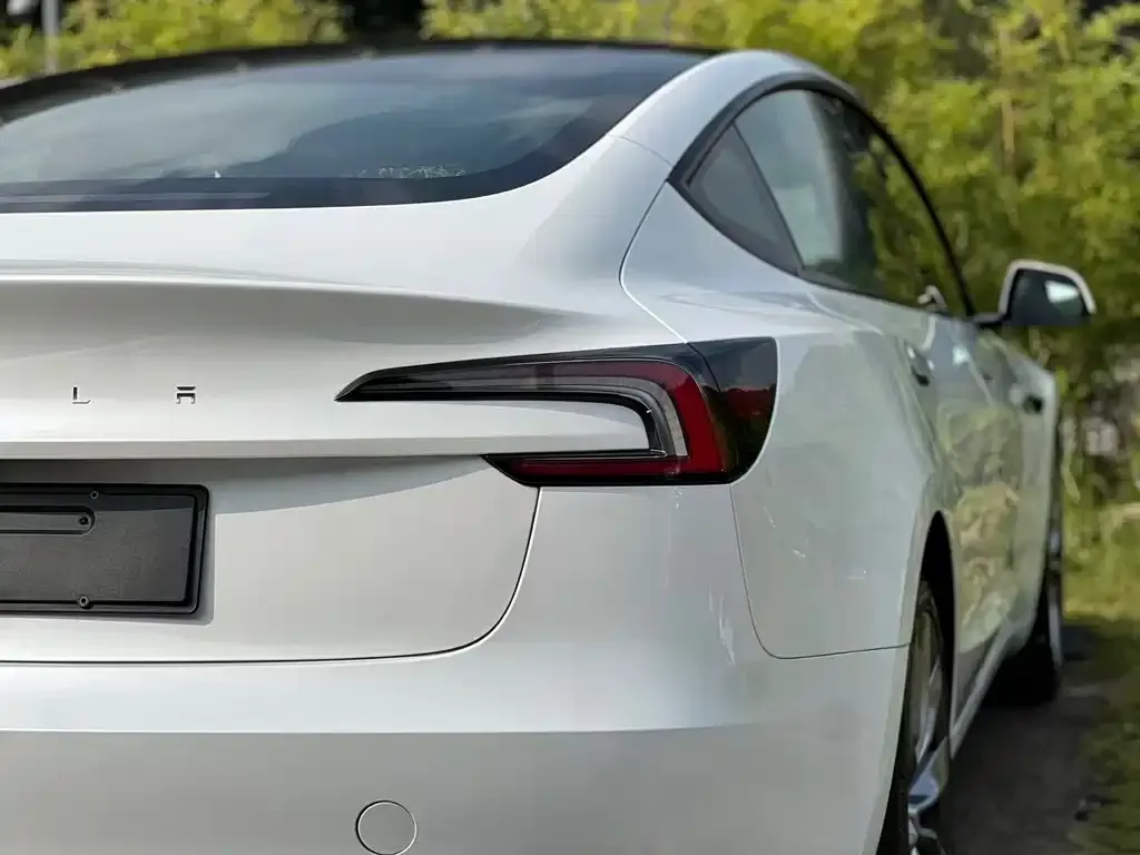 Tesla Model 3 — фото 2