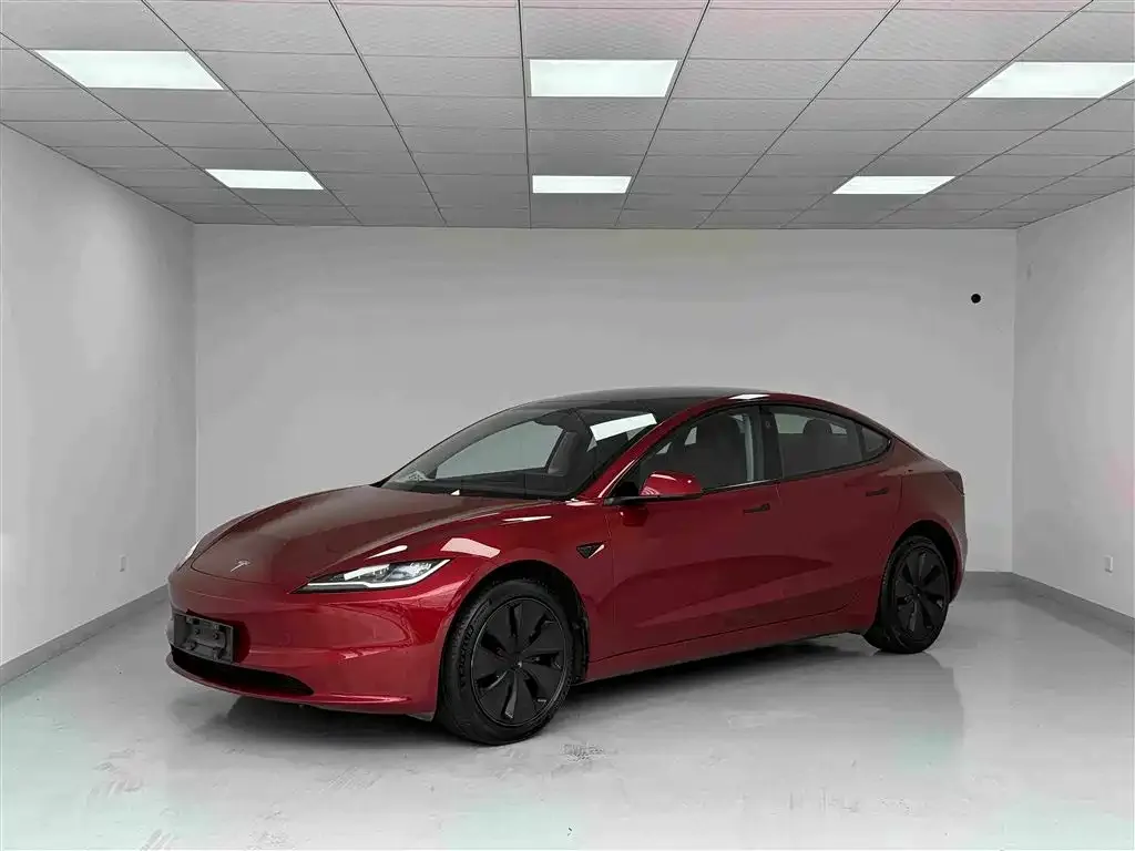 Tesla Model 3 — фото 1