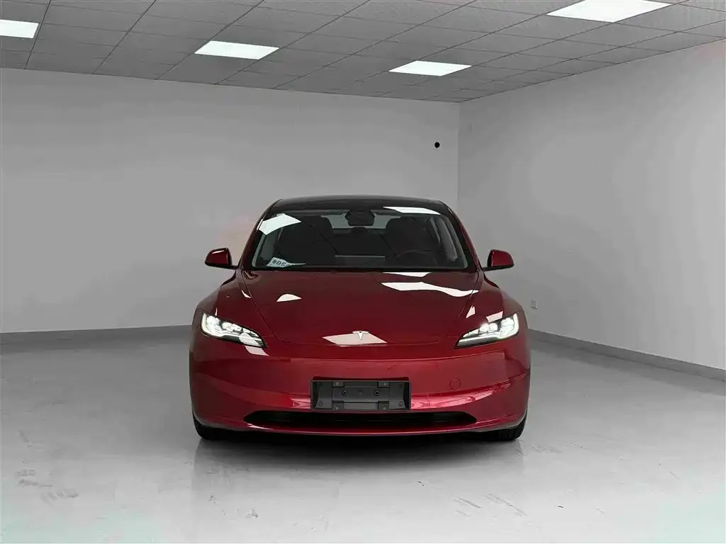 Tesla Model 3 — фото 3