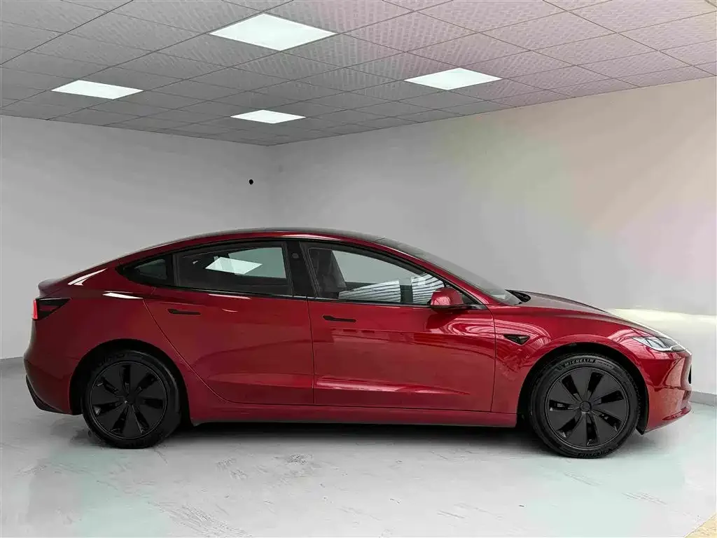 Tesla Model 3 — фото 8
