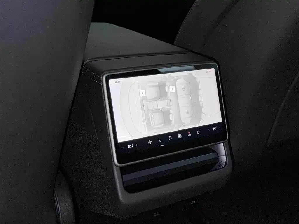 Tesla Model 3 — фото 2