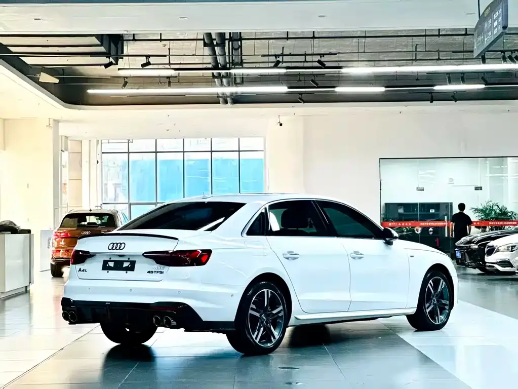 Audi A4L — фото 3