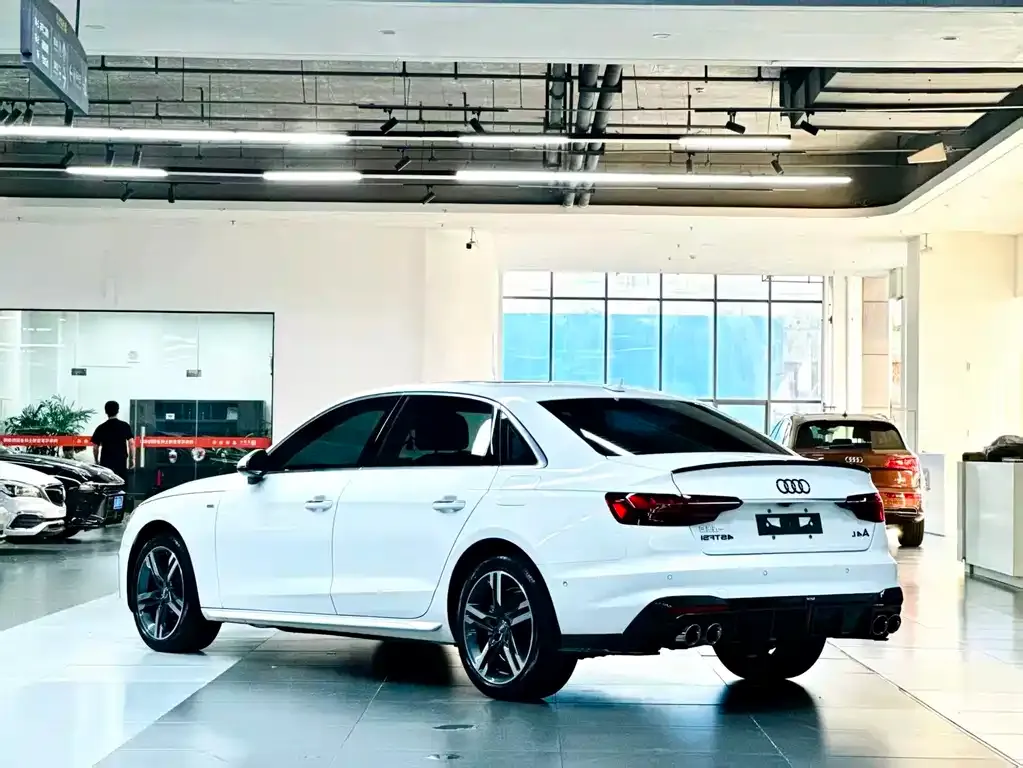 Audi A4L — фото 6