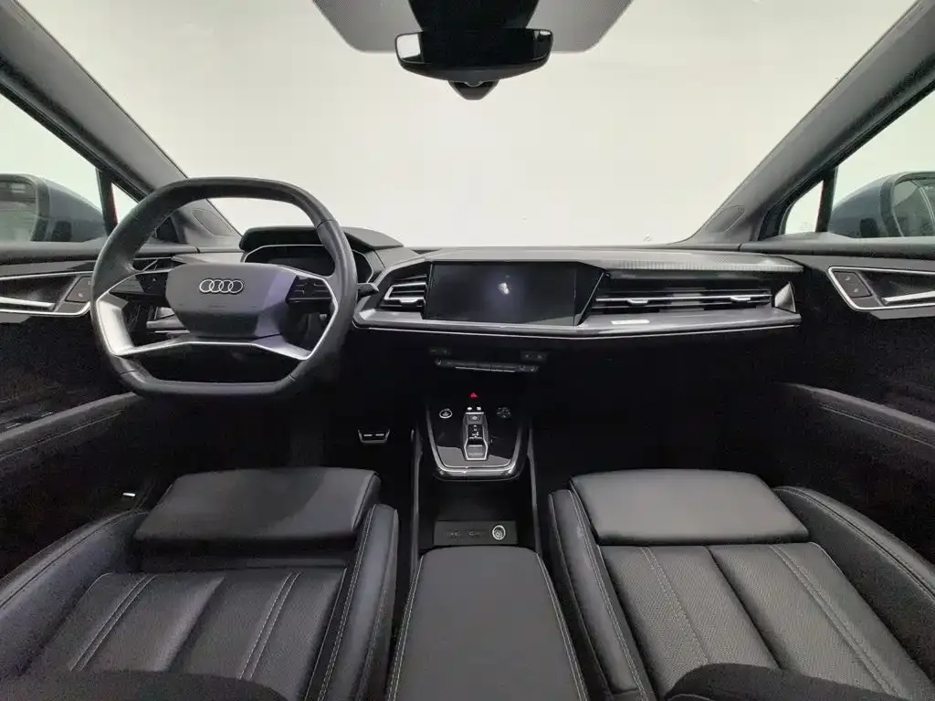 Audi Q4 e-tron — фото 10