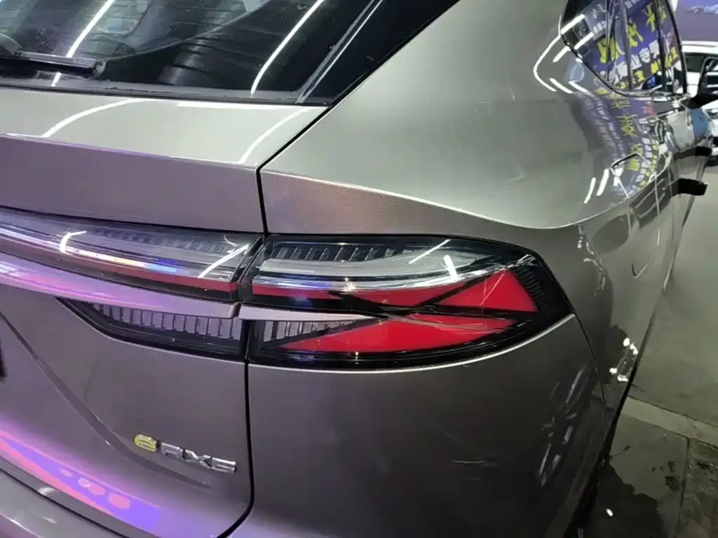 Roewe RX5 New Energy — фото 4