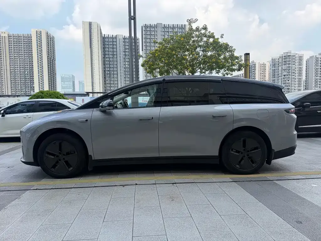 Li Auto Li i8 — фото 3