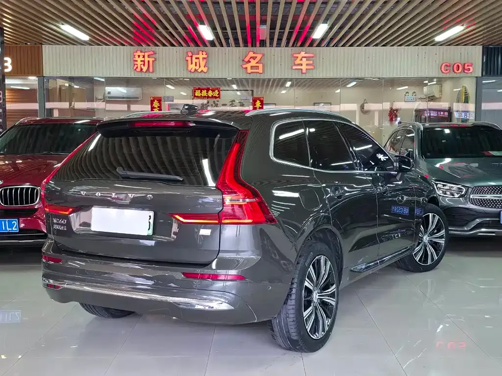 Volvo XC60 PHEV — фото 10