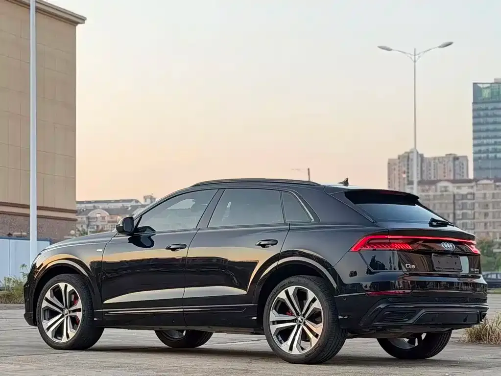 Audi Q8 — фото 2