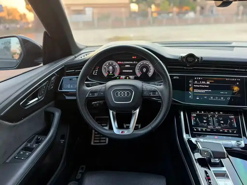 Audi Q8 — фото 9