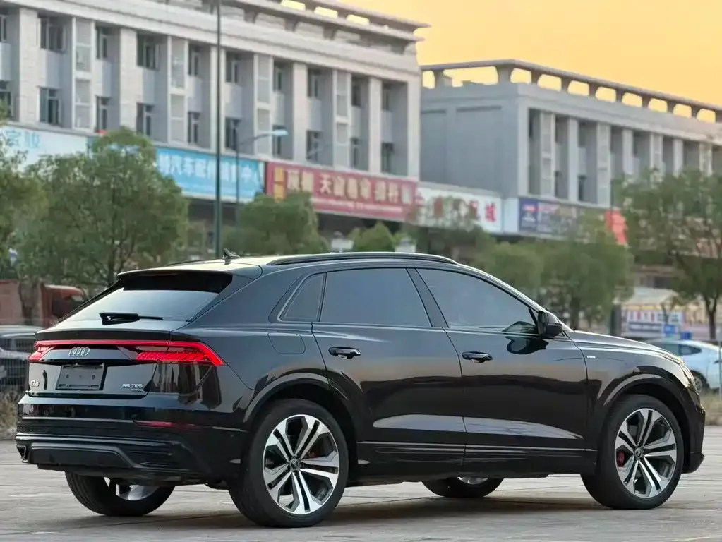 Audi Q8 — фото 5