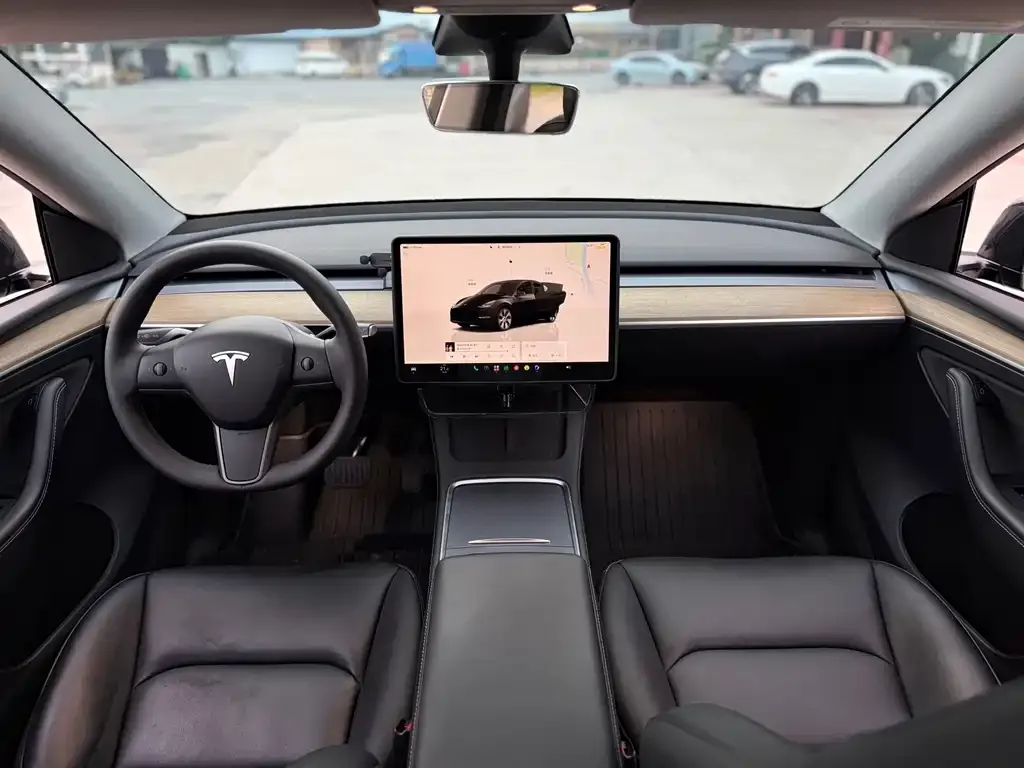 Tesla Model Y — фото 7