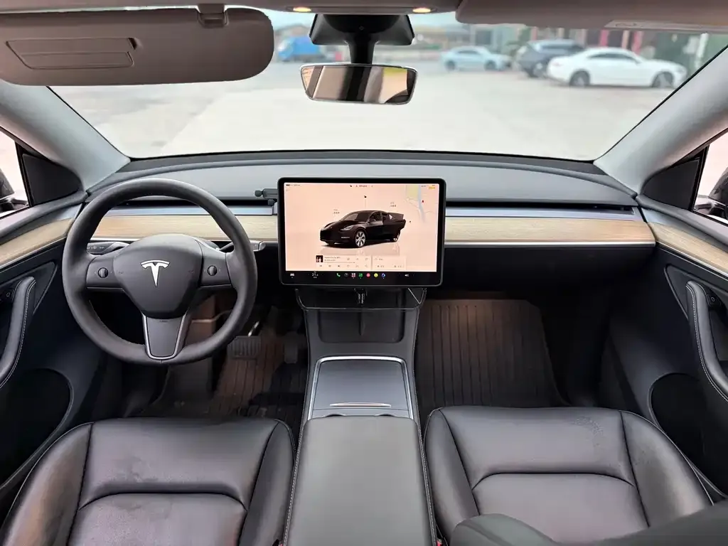Tesla Model Y — фото 4