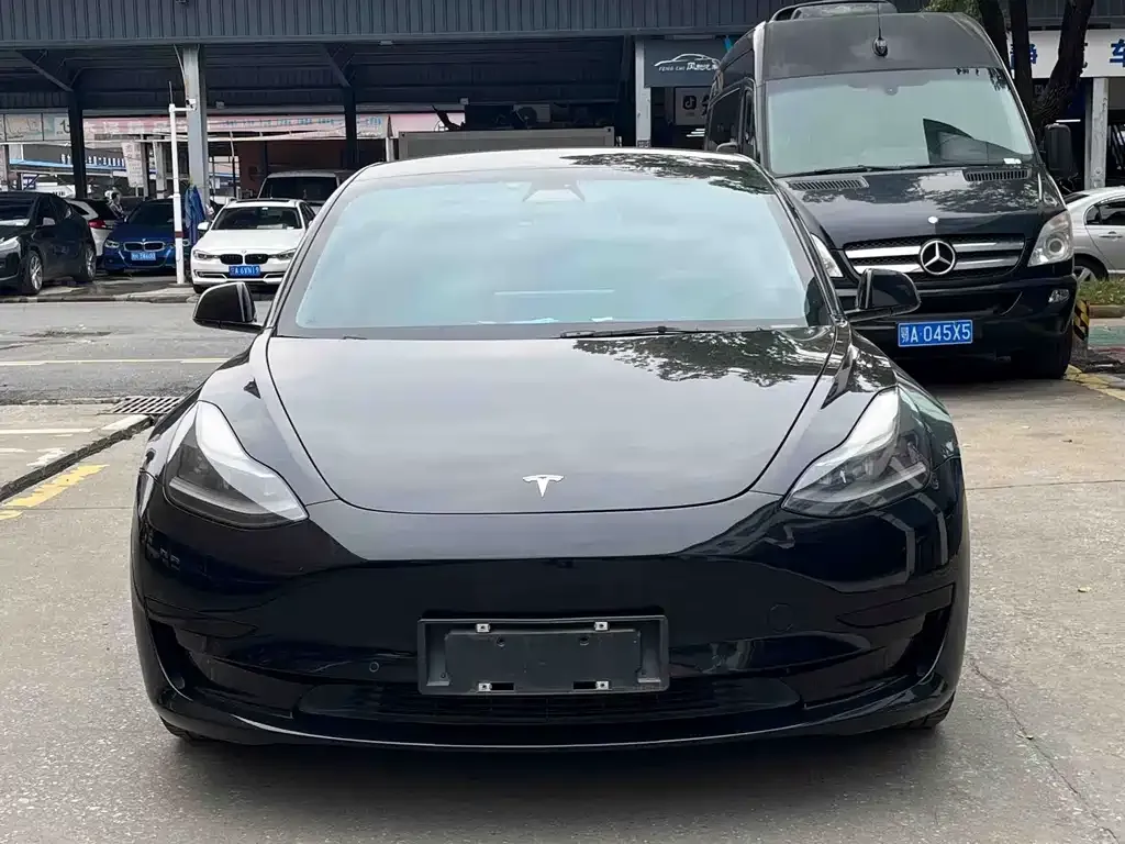 Tesla Model 3 — фото 7