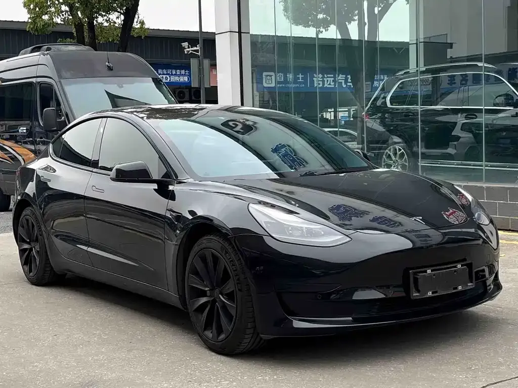 Tesla Model 3 — фото 8