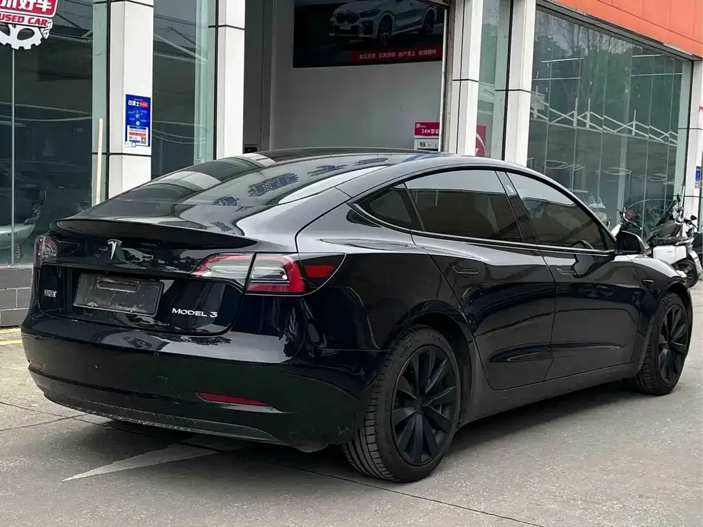 Tesla Model 3 — фото 5