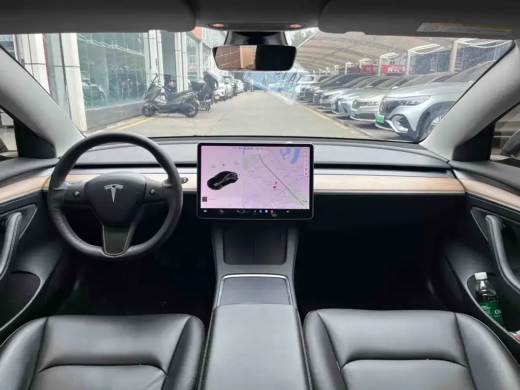 Tesla Model 3 — фото 4