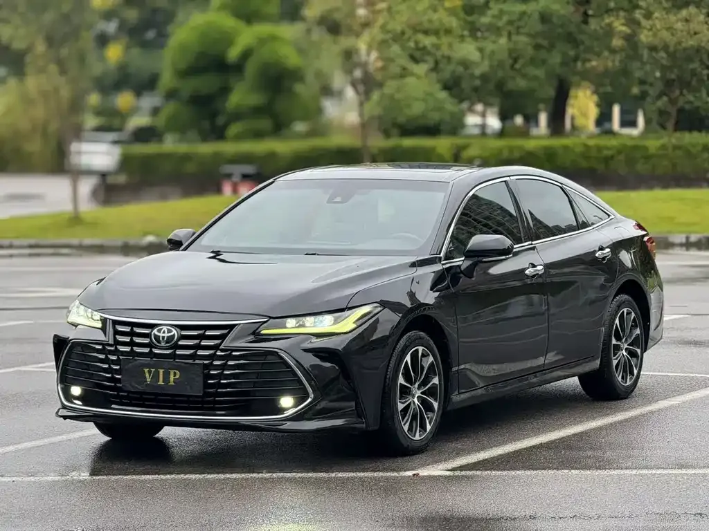 Toyota Avalon — фото 1