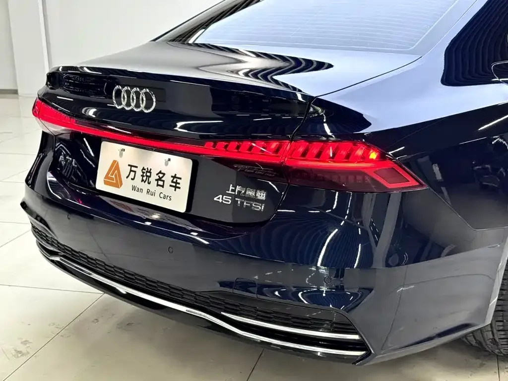 Audi A7L — фото 8