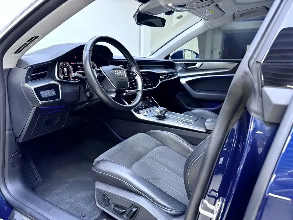 Audi A7L — фото 7