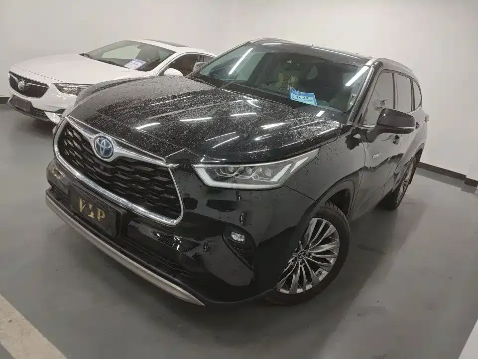 Toyota Highlander — фото 1