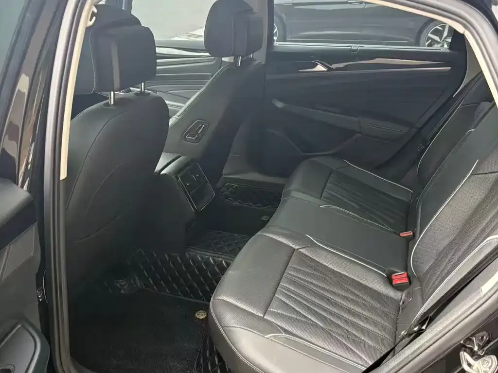 Volkswagen Passat — фото 5