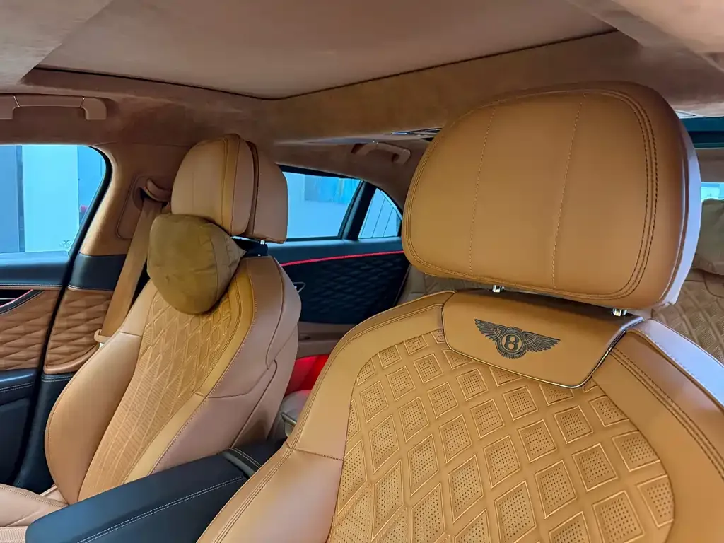 Bentley Flying Spur — фото 10