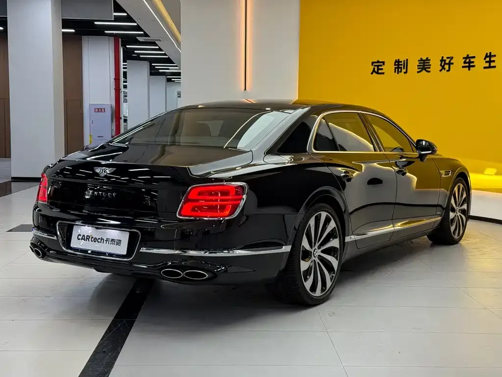 Bentley Flying Spur — фото 3