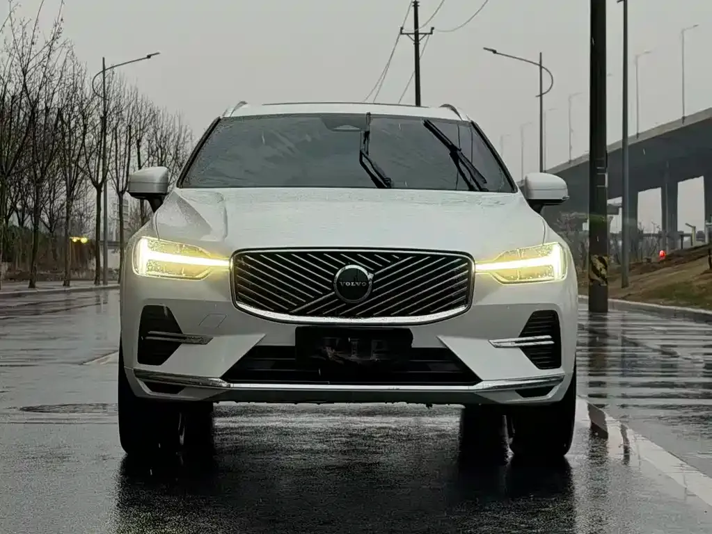 Volvo XC60 — фото 9