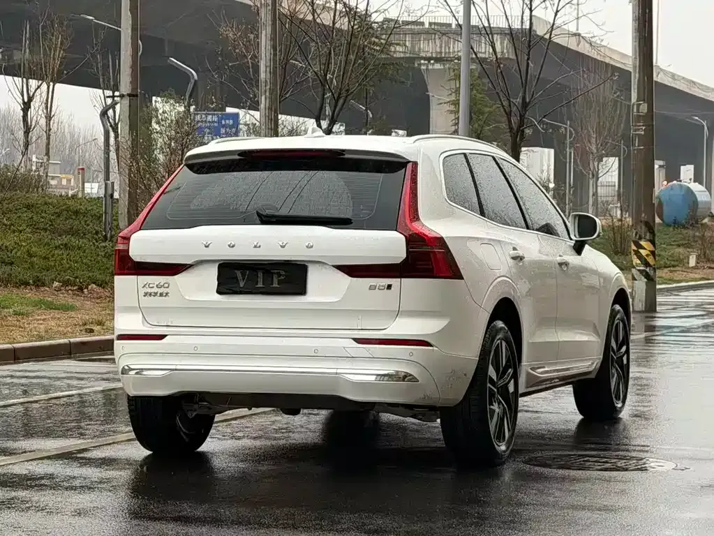 Volvo XC60 — фото 8