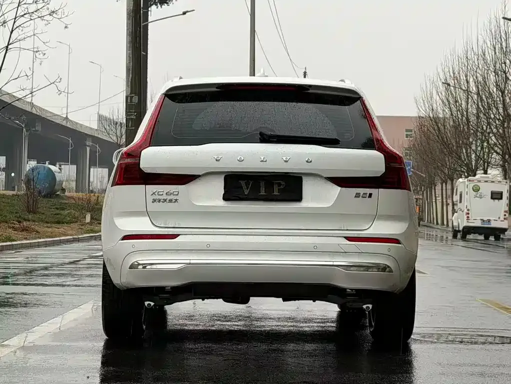 Volvo XC60 — фото 7