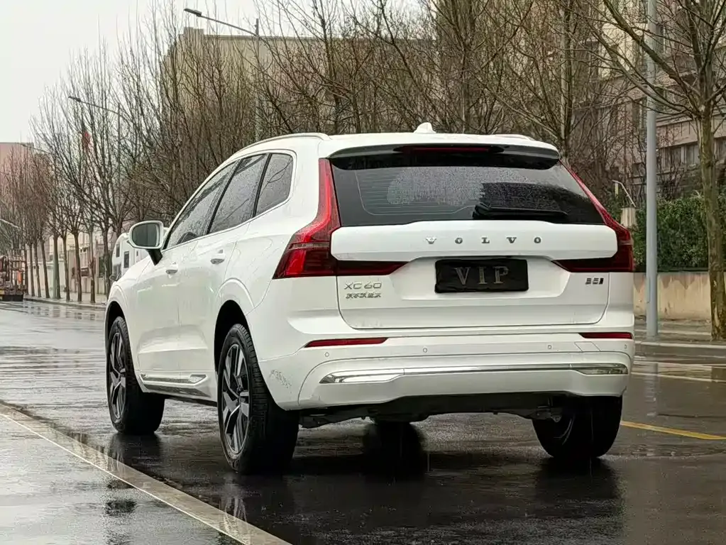 Volvo XC60 — фото 5