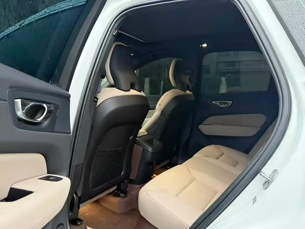 Volvo XC60 — фото 4