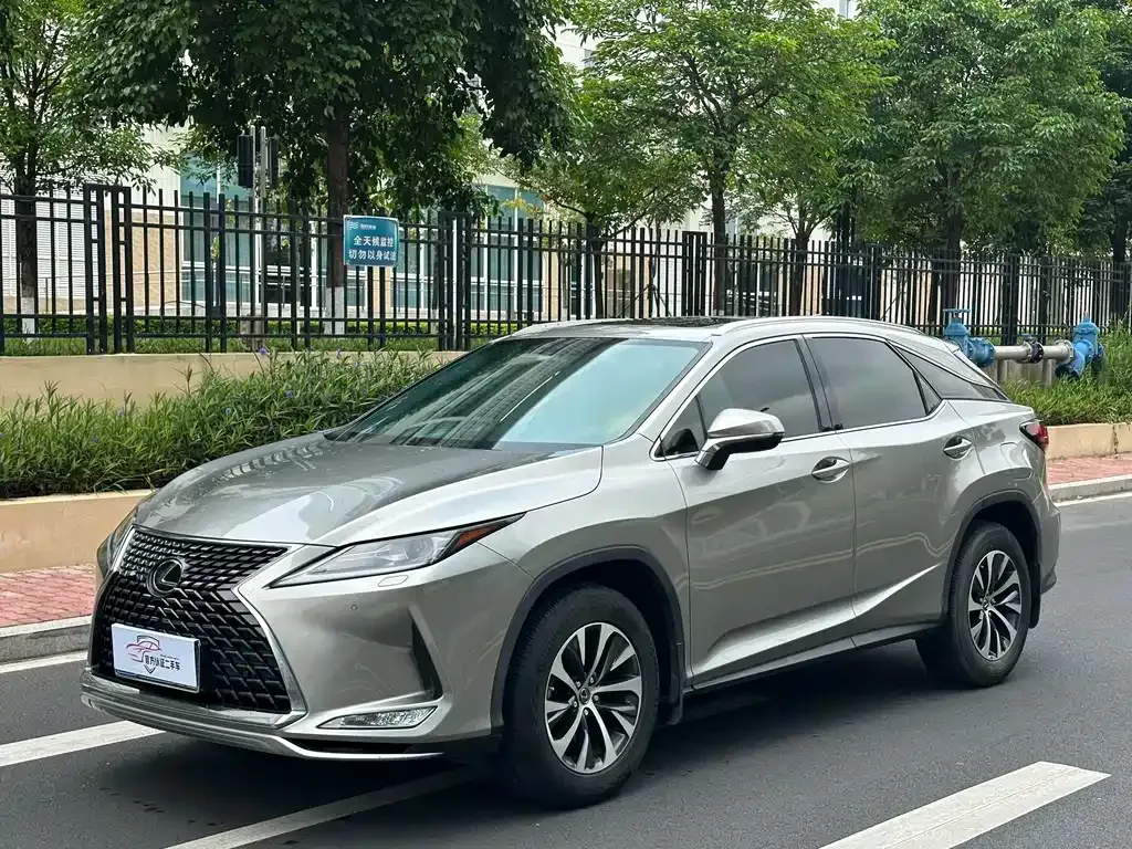 Lexus RX — фото 1
