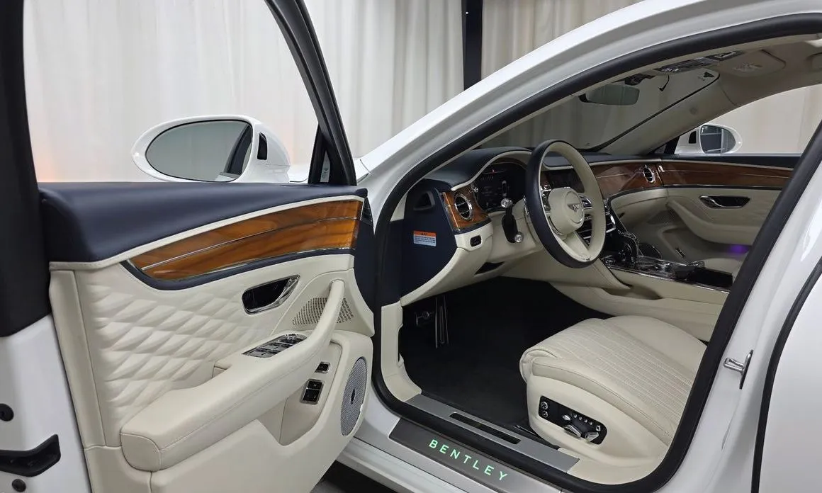 Bentley Flying Spur — фото 6