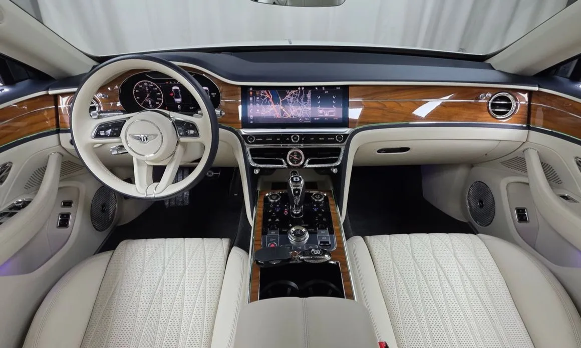 Bentley Flying Spur — фото 2