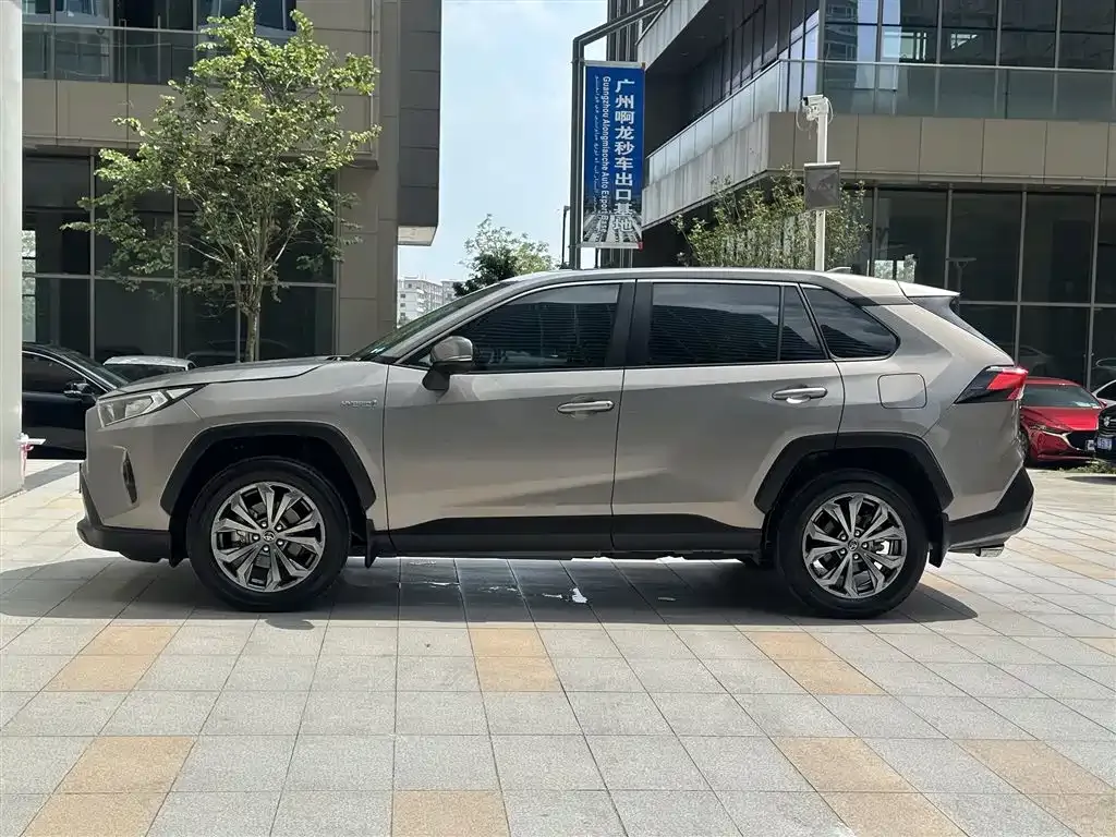 Toyota RAV4 — фото 9