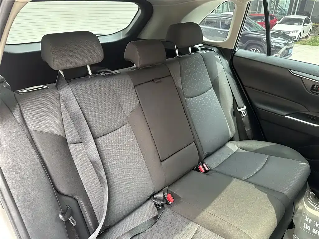 Toyota RAV4 — фото 2