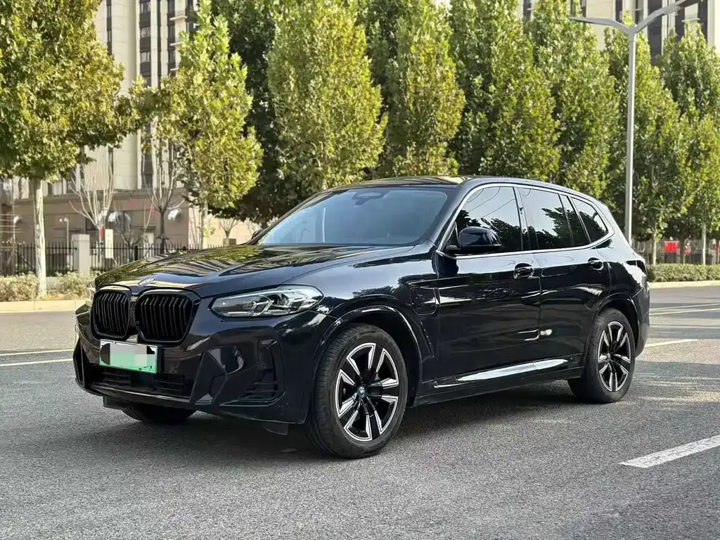 BMW iX3 — фото 1